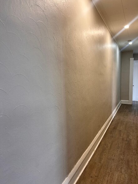 Building Photo - 44 E Main St