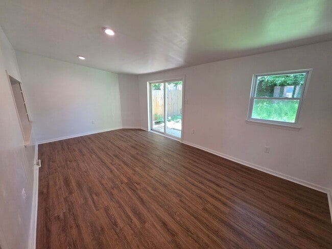 Building Photo - 17 Paynter Dr