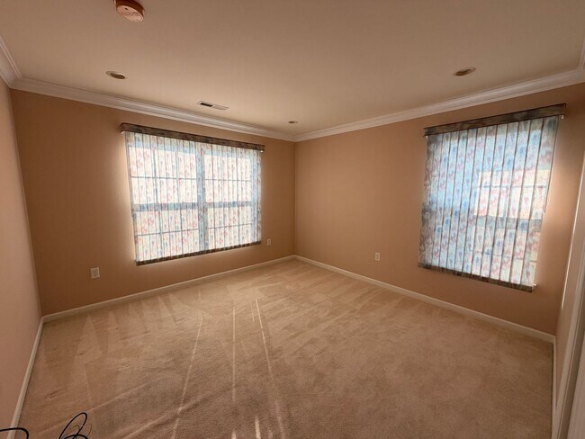 Building Photo - 87 Timberhill Dr