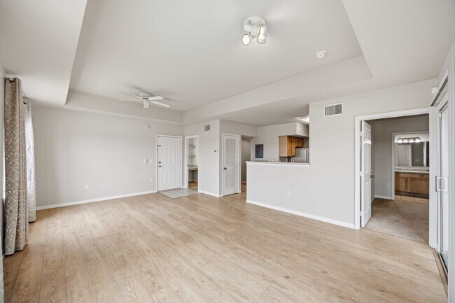 Building Photo - 2/2 condo with beautiful water views available now for an annual lease