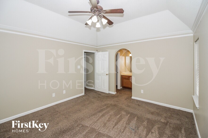 Building Photo - 10148 Cross Valley Dr