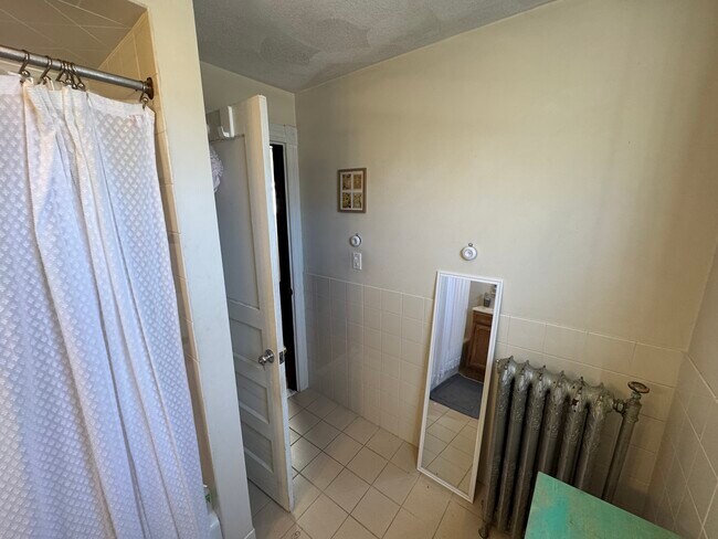 Building Photo - 211 Holland St