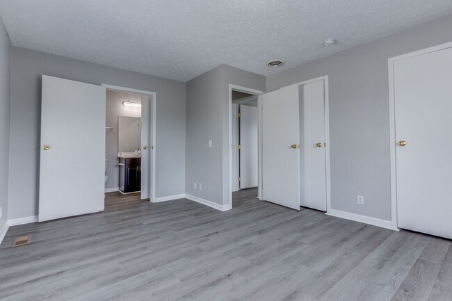 Building Photo - For Rent: 4-bedroom 2-bathroom single family home! COMING SOON