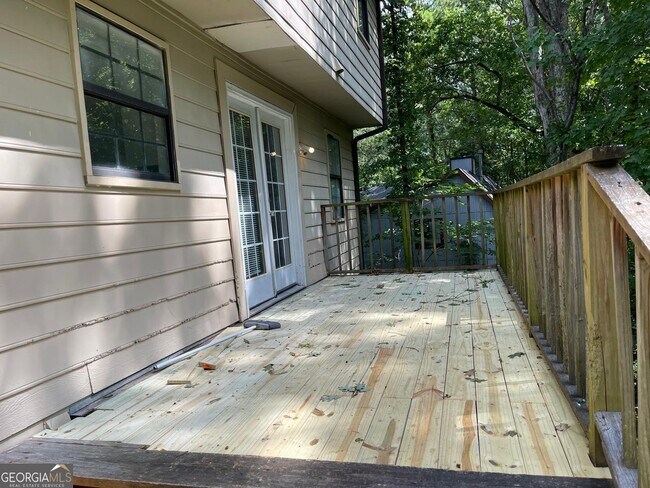 Building Photo - 1356 Diplomat Dr