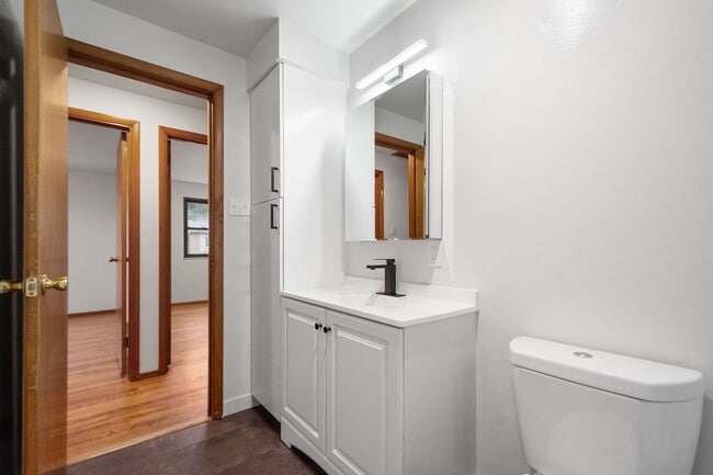 Building Photo - AVAILABLE SEPT 1ST!! BEAUTIFUL 3 BEDROOM I...