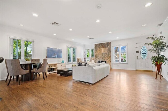 Building Photo - 5362 Yolanda Ave