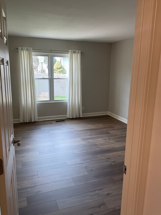 Building Photo - 1830 Shetland Rd