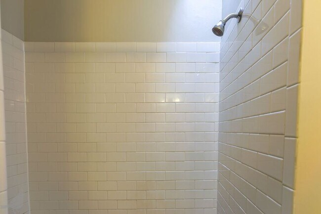 Building Photo - 337 14th St NE