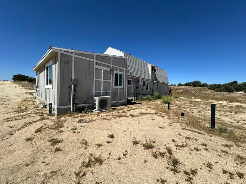 Building Photo - 1431 Tierra del Sol Rd