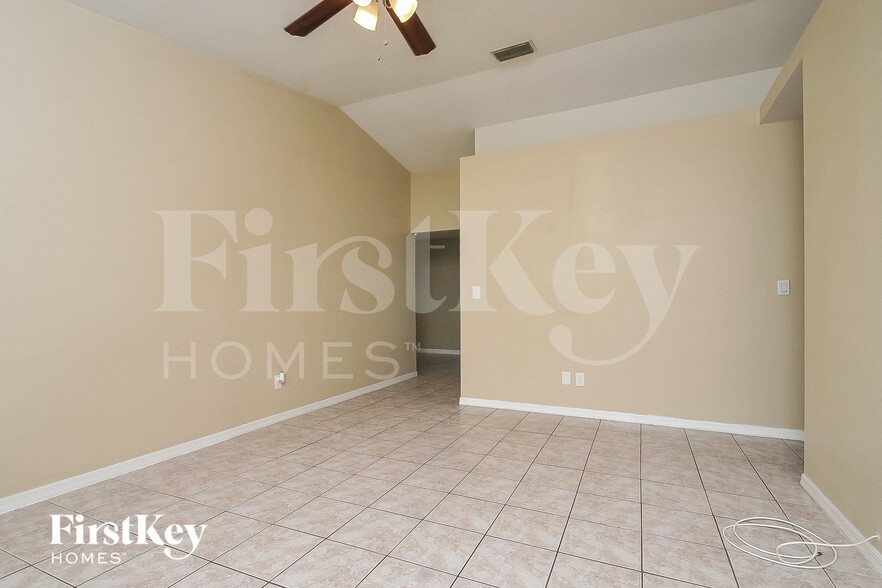 Building Photo - 449 Red Hawk Loop