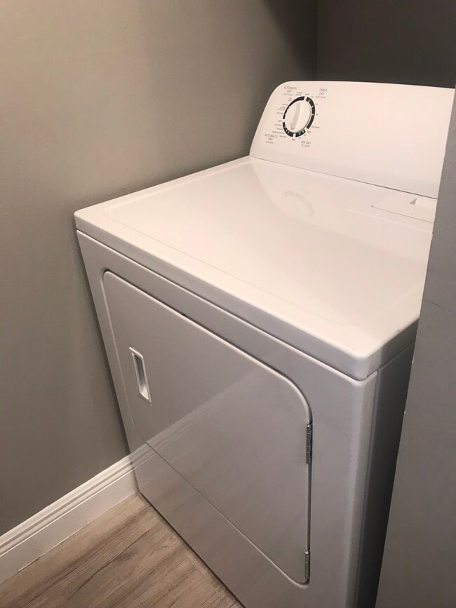 Building Photo - 1239 SW 46th Ave