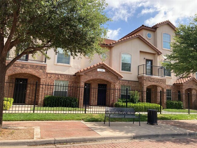 Building Photo - 2106 Main St