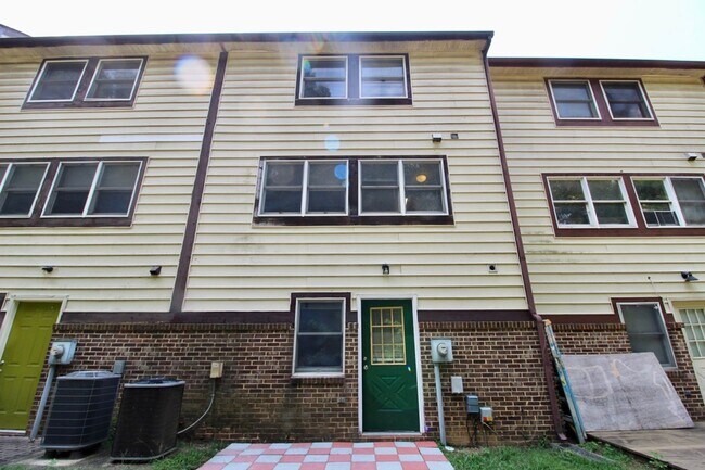 Building Photo - 1216 Mountain View Dr