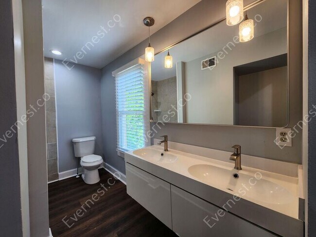 Building Photo - 41 Delta Pl NE