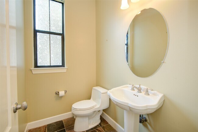 Building Photo - 5510 Blossom St
