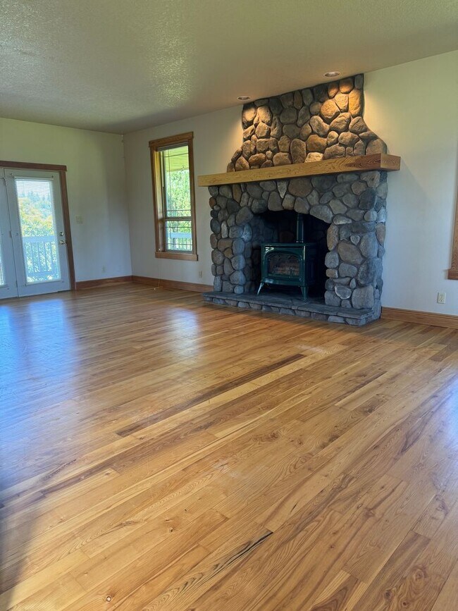 Building Photo - Make this beautiful country home yours! Our home is available for immediate rent.