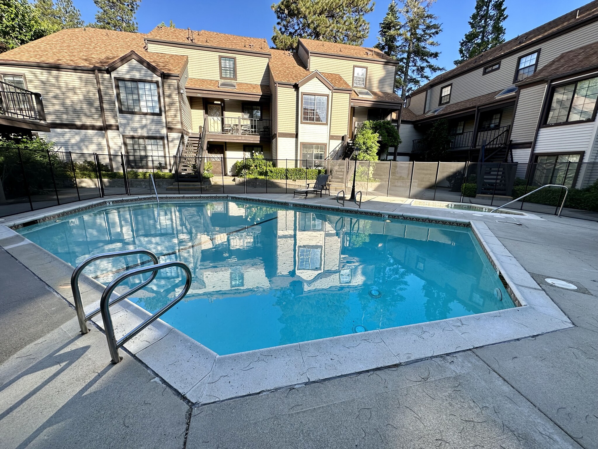 Pool - 28050 CA-189