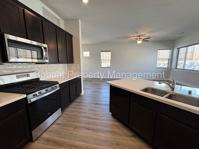 Building Photo - 925 Cranfield Ct
