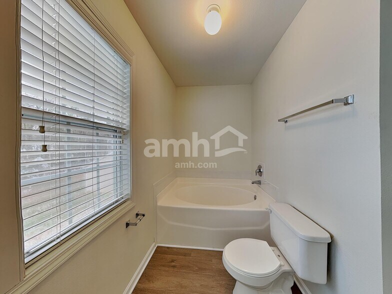 Building Photo - 440 Tortoise Ln