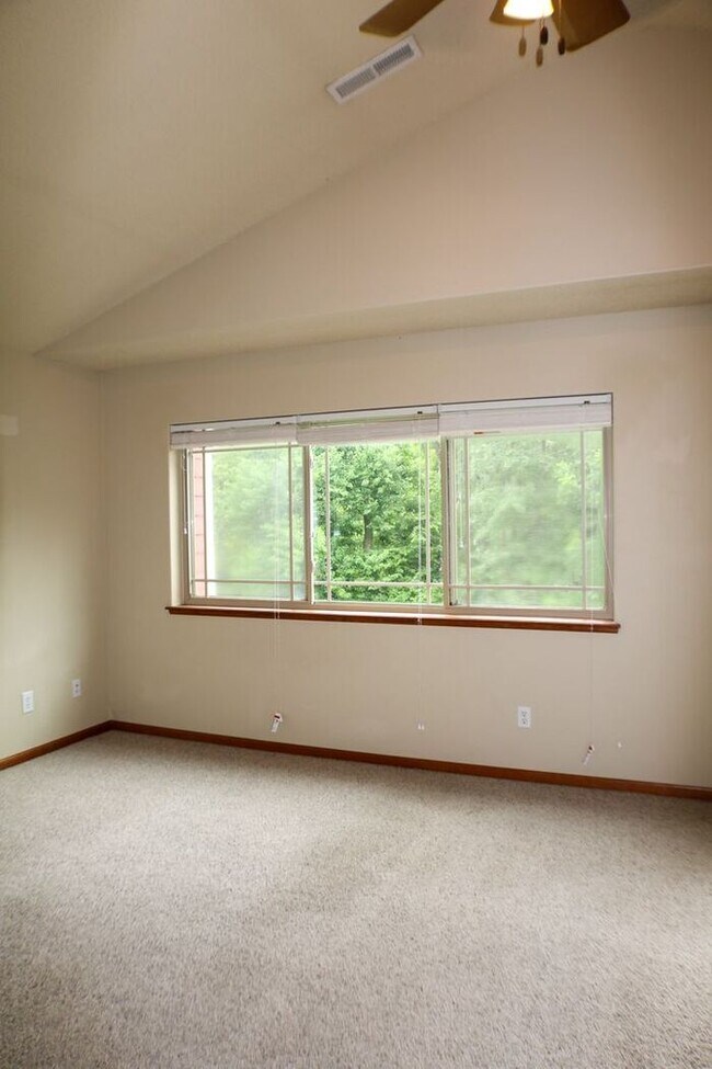 Building Photo - $2,695 | 4 Bedroom, 3.5 Bathroom Multi Flo...