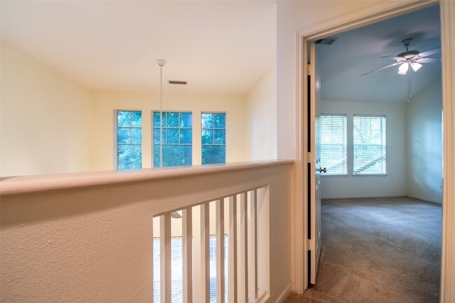 Building Photo - 16 Scarlet Woods Ct