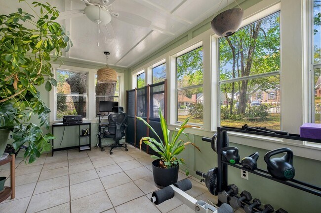 Building Photo - 1552 Cinnamon Bear Cir