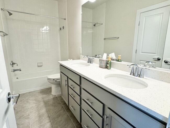 Building Photo - POTOMAC SHORES - BEAUTIFUL VIEWS! (interne...