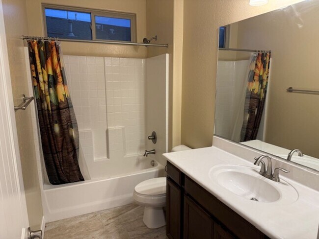 Building Photo - Beautiful 3 bedroom 2 bath 2 car garage home in Pronghorn Ranch!