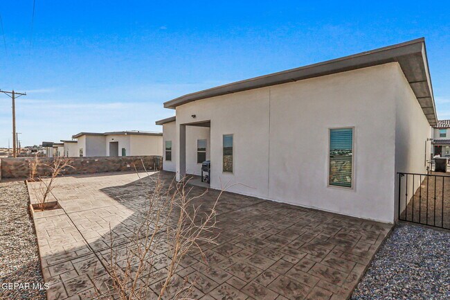 Building Photo - 244 Farnborough St