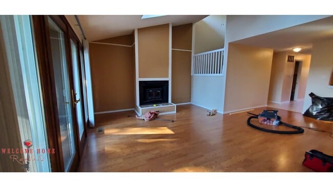 Building Photo - 2 bedroom townhome condo with AMAZING view...