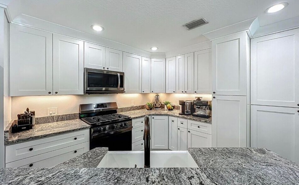 Building Photo - 1425 Lester Ct