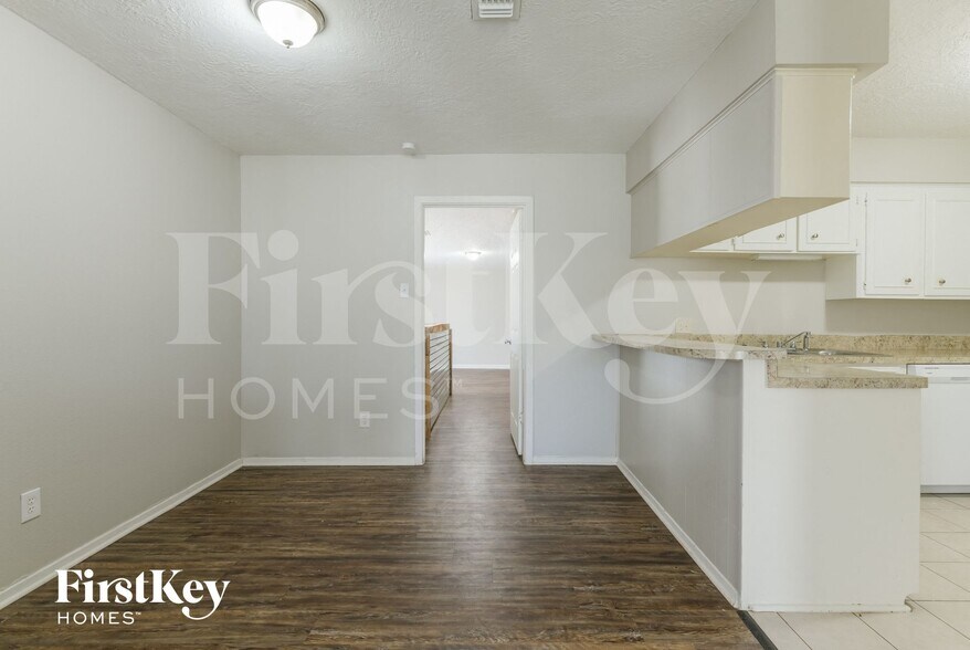 Building Photo - 1 Midwood Cir