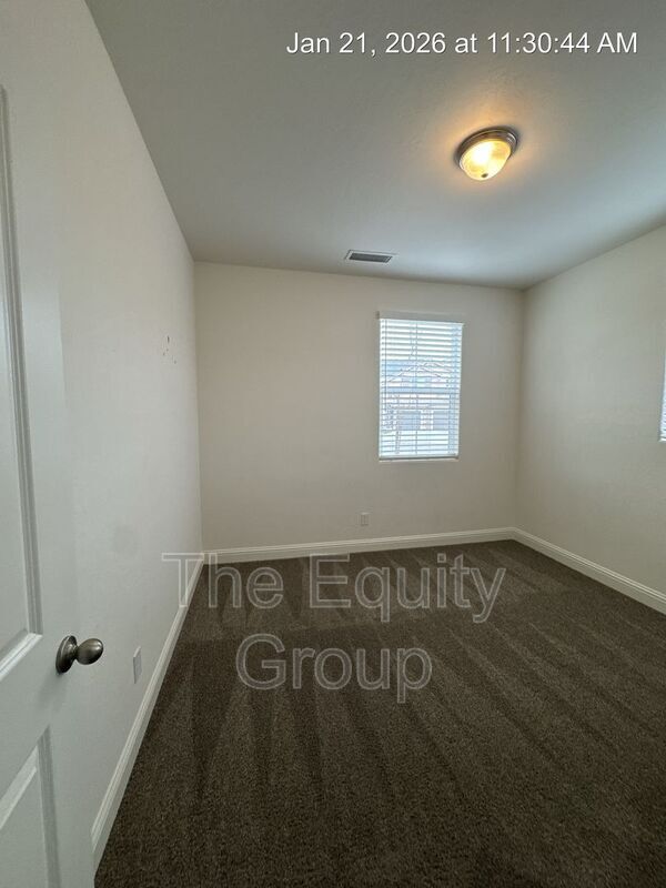 Building Photo - 1829 W Prescott Ave