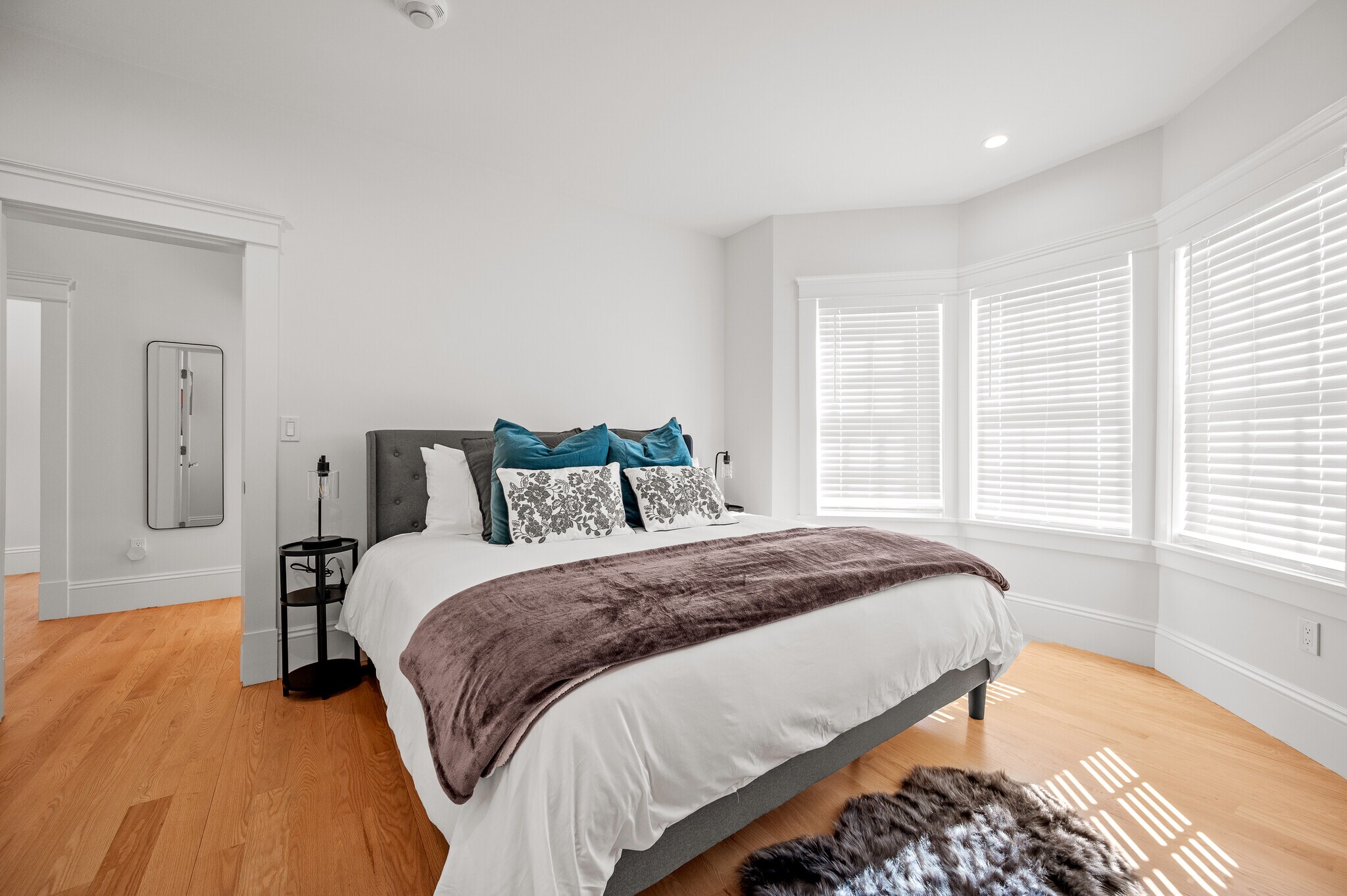 Building Photo - 30 E Main St