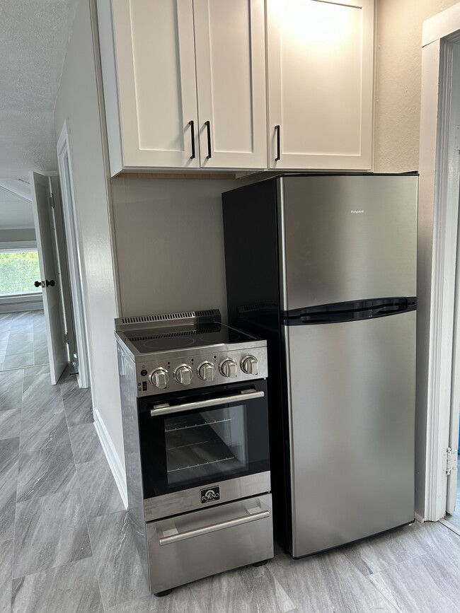 New stainless steel appliances - 2027 Richland Ave