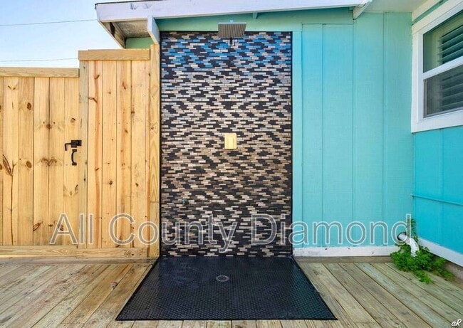 Building Photo - 7308 Sunset Ave