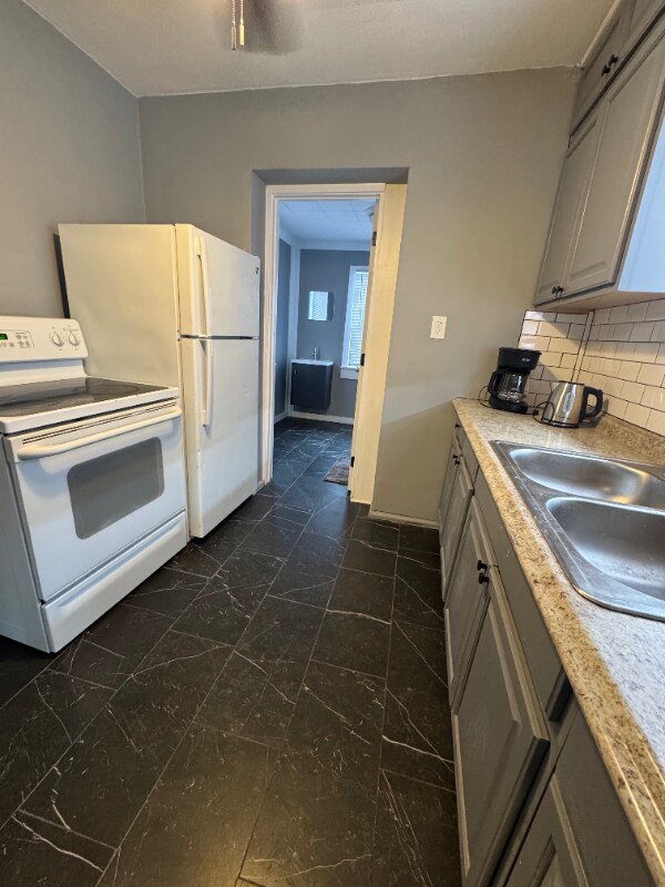 Building Photo - 17126 San Juan Dr