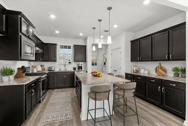 Building Photo - 813 Saratoga Ln