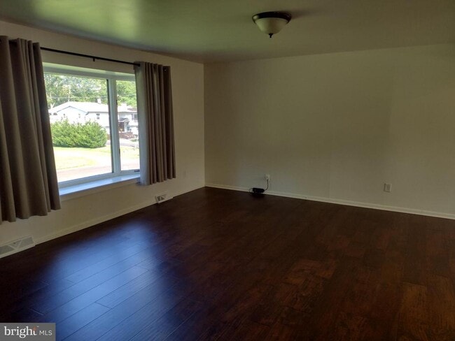 Building Photo - 64 Bogle Dr