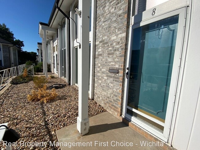 Building Photo - 2 br, 1 bath House - 725 W Stackman Dr #8