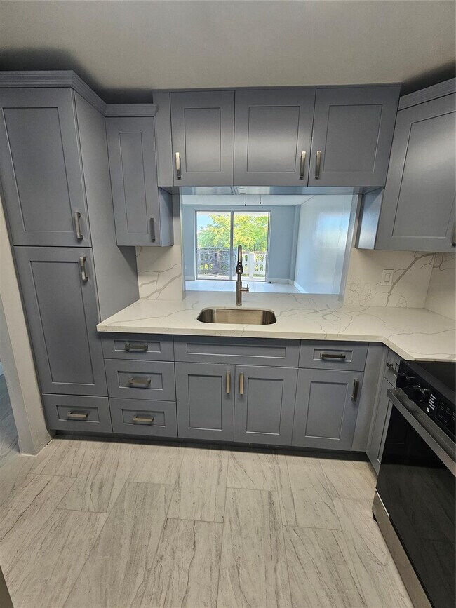 Building Photo - 15600 NW 7th Ave