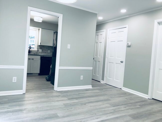 Building Photo - 516 Brent Rd