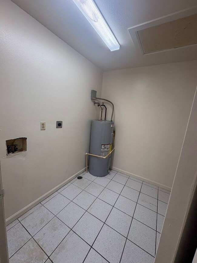 Building Photo - Cozy 2 Bedroom Duplex In Mount Sterling