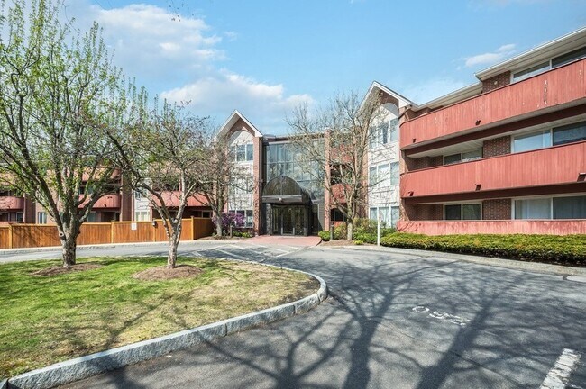 Building Photo - 100 Rosemary Way