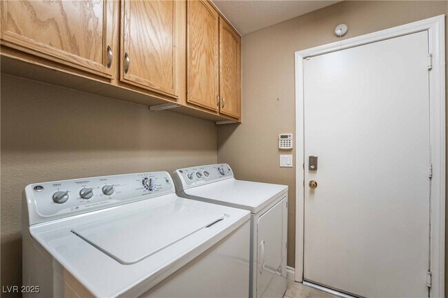 Building Photo - 1849 Glory Lily Ct