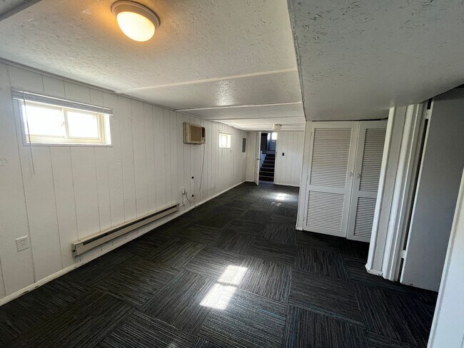 Building Photo - 111 S Shamrock St