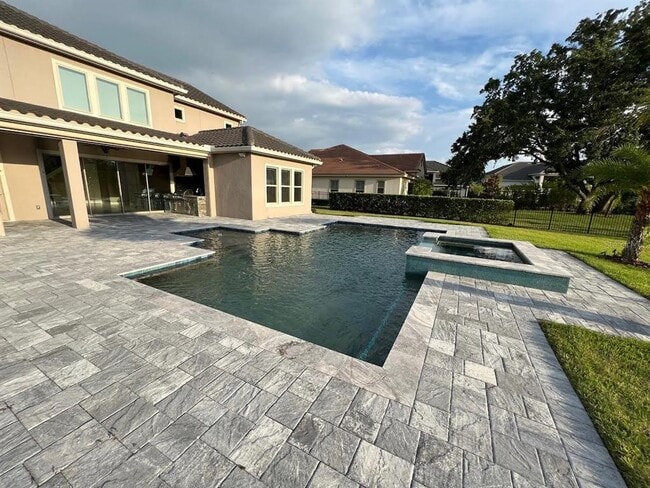 Building Photo - 1115 Estancia Wds Lp