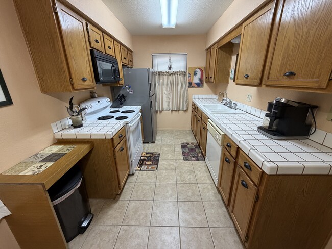 Building Photo - 1280 Mohave Dr