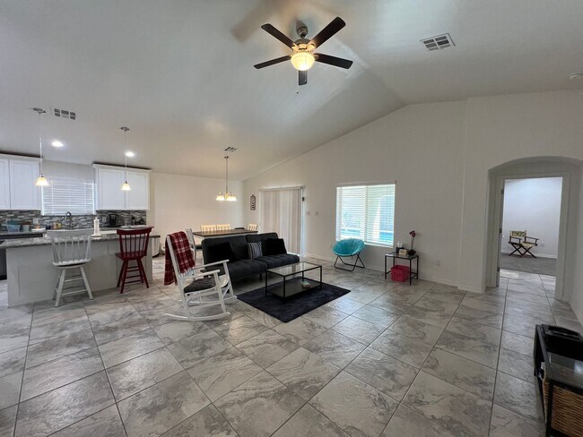 Building Photo - POOL & SPA HOME IN THE FOOTHILLS!