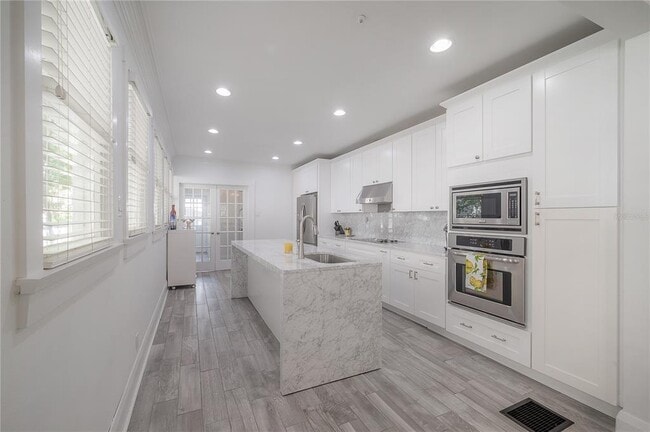 Building Photo - 2921 W El Prado Blvd